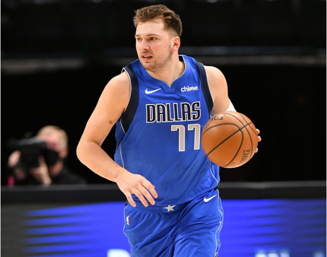 浓眉哥回归赛场，突破纪录首场状态亮眼，利物浦观众沸腾！的简单介绍